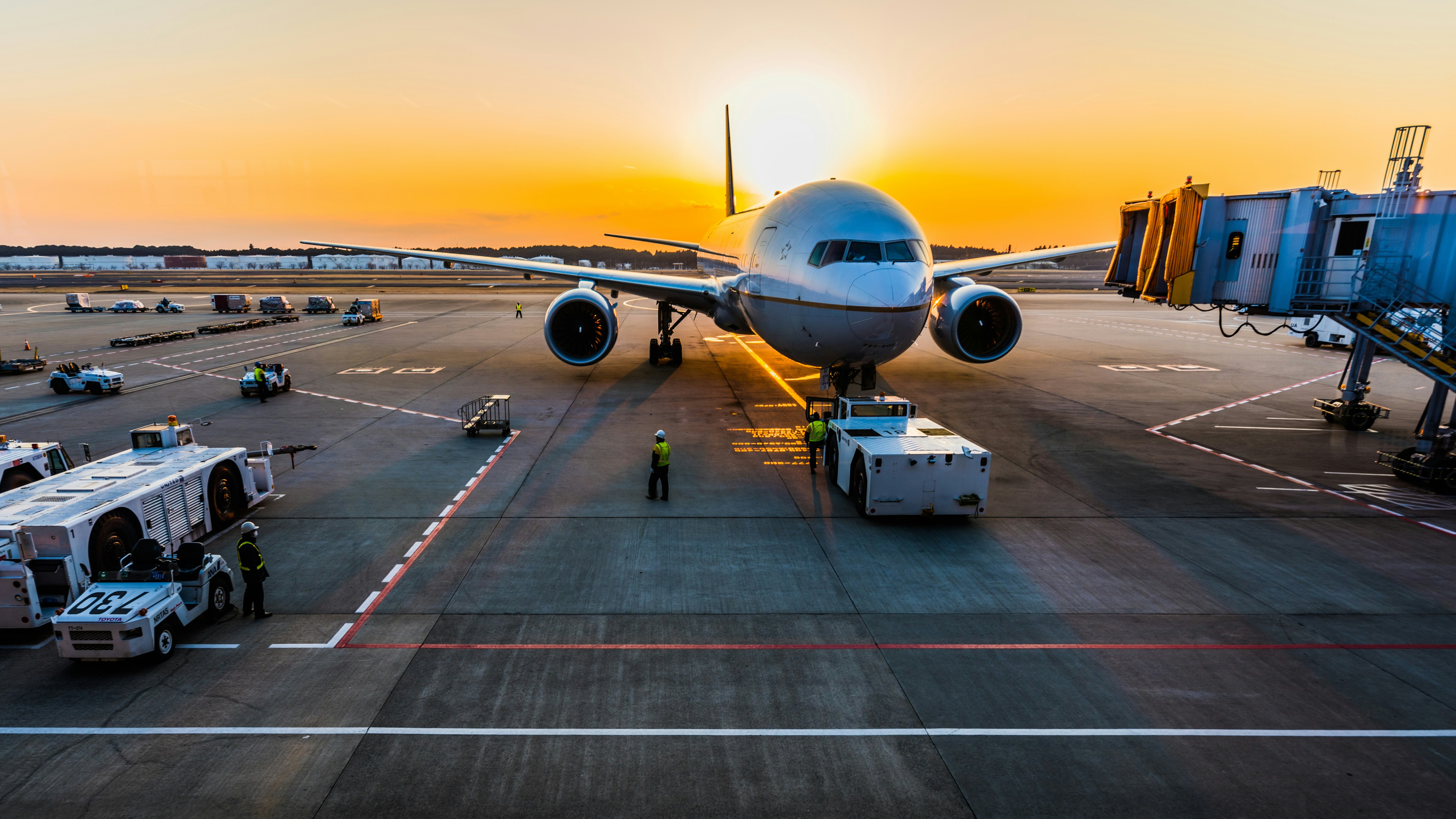 Как пройти аэропорт за минимум времени: Fast Track и другие «ускорители»