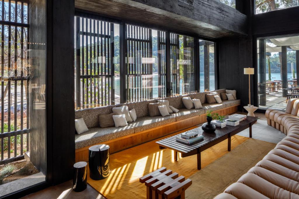 Ahama 5*, территория