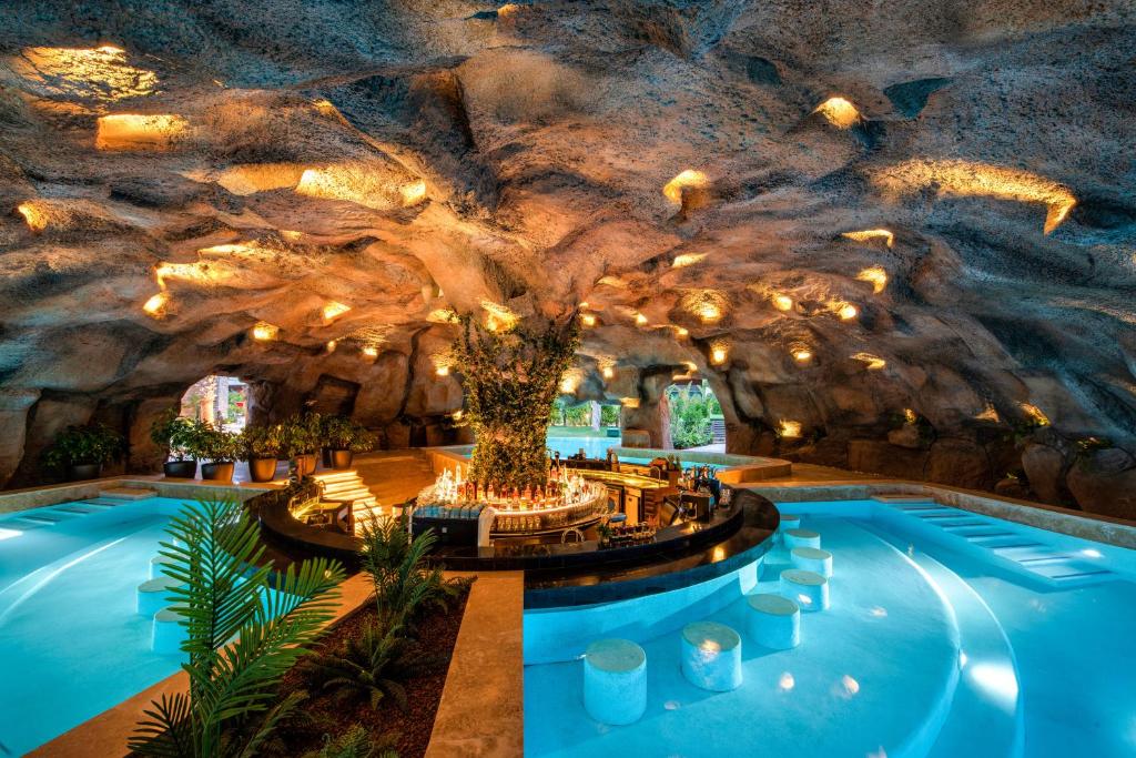 Regnum The Crown, территория